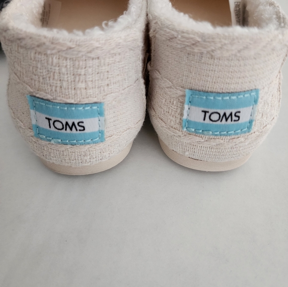 Toms - Picture 3 of 6